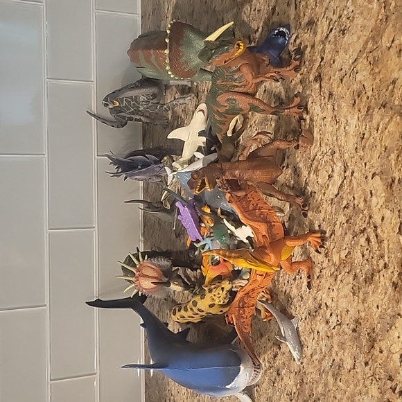 Lot of animals! - Picture 2 of 2